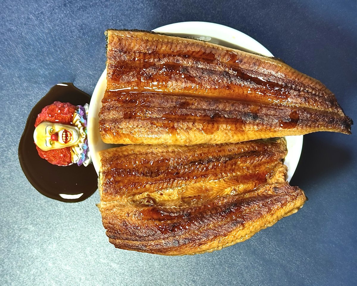 nanimokanimo's tweet photo. スーパーで980円のうなぎ https://t.co/OZKlsoPqvs