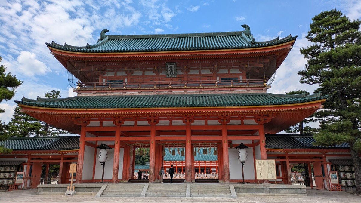 k2641's tweet photo. 京セラ美術館の国芳展に行ってきたよ。
それほど混み入ってもなく観やすかった。
観賞後、目の前の平安神宮にお参り。
人が少なかったのが意外。
暑いから？ https://t.co/t7hHezuG7u