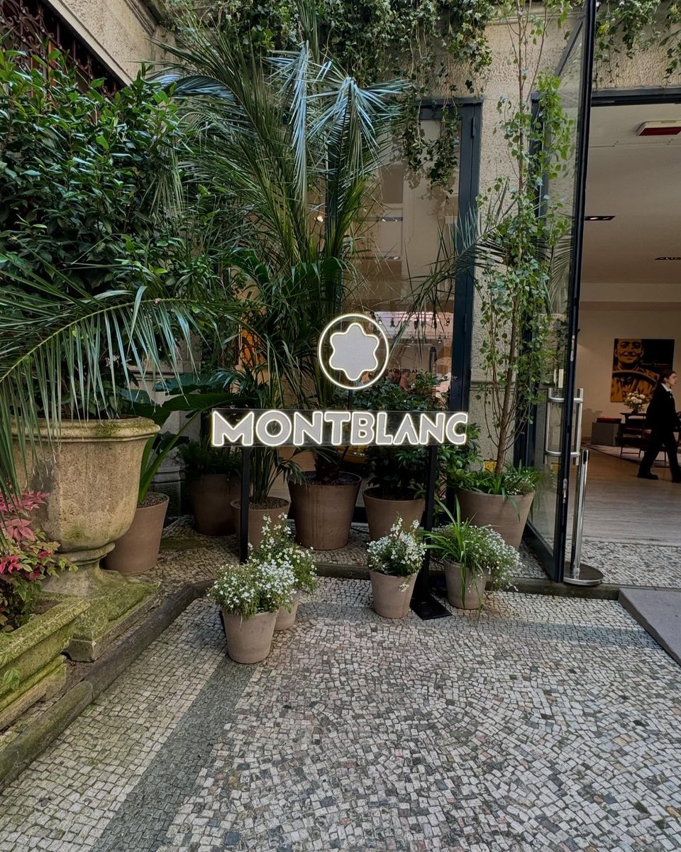 classicelegan's tweet photo. Algumas histórias são escritas com caneta-tinteiro! 
É uma honra representar a Montblanc, uma marca que transforma tradição, precisão e elegância em legado. Afinal, há assinaturas que não ficam apenas no papel, não é? https://t.co/TcBS57eyGU