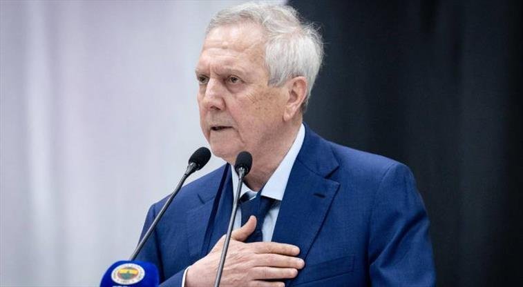 HFTransfer's tweet photo. 🚨 Aziz Yıldırım:

"Devlet bir şey yapmazsa ben gerekeni yapacağım. Sosyal medyadaki terbiyesizliklere artık son verilecek. De��erlerimize saldıranlardan korkmam, gerekirse hapse de giderim."

#Fenerbahçe #AzizYıldırım https://t.co/iPwiCW3pcR
