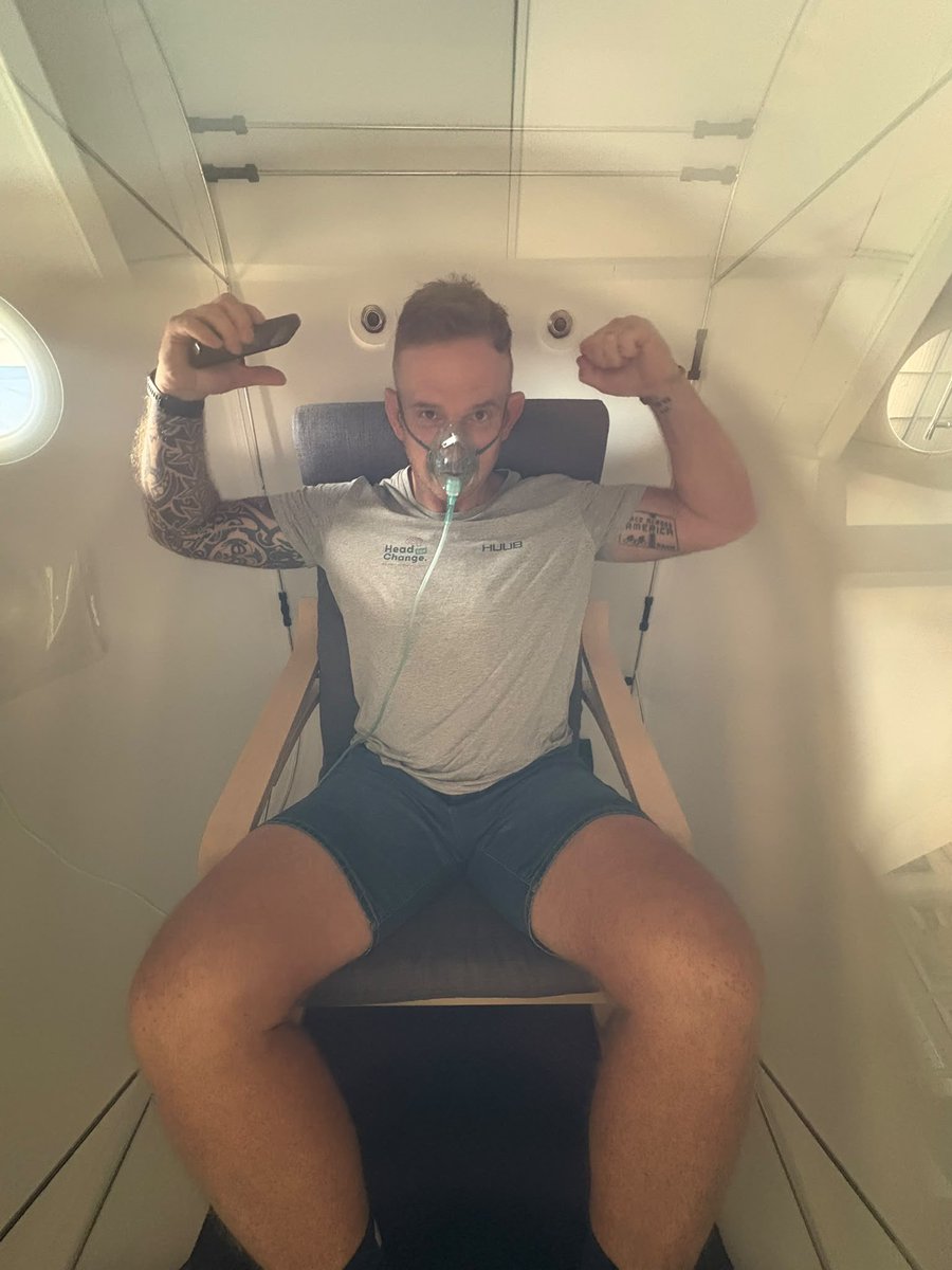 AlixPopham's tweet photo. This week I took delivery of my easy access @thewellnesstreegroup @henshaw_hyperbarics all in preparation for my Total Hip Replacement in a few weeks, I now will be able to treat my 🧠as well as treating my Hip 🦿  Thank you @thewellnesstreegroup 🙏❤️🏉🦿🧠👊 https://t.co/pzUBD3cFrd