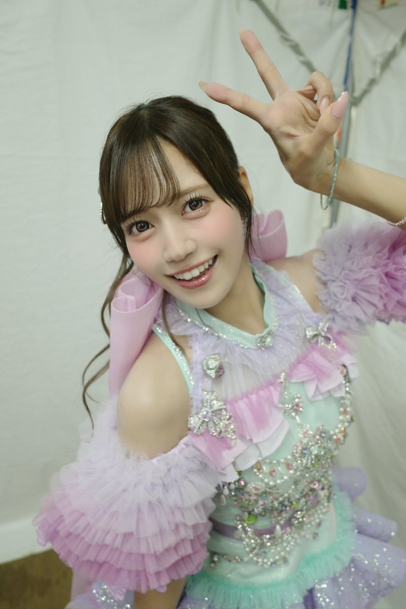 morohashi_sana's tweet photo. #TIF2026 ありがとう〜！！
夏始まったー！！！！！🌞🌴🌺✨
ソロステージもイコラブのステージも
とーーーっても楽しかった✩.*˚

今年もありがとうね〜！！
現地の方も配信のみんなも𝐓𝐡𝐚𝐧𝐤 𝐲𝐨𝐮 💚
みに来て下った指原プロデューサーと📸😉 https://t.co/p2oytxpzk6