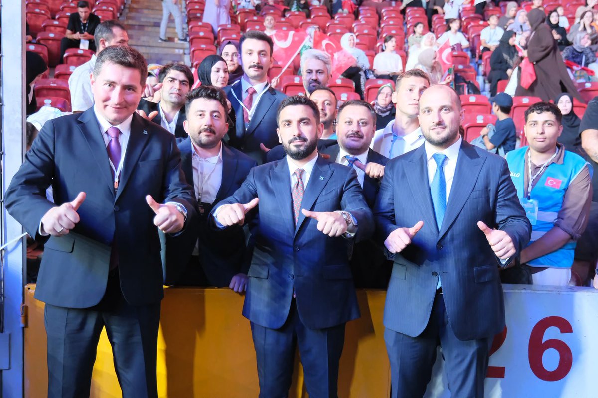 oguzhantuncatr's tweet photo. Değil mi ortada bir sine çarpıyor, yılmaz;
Cihan yıkılsa emin ol, bu cephe sarsılmaz!
#tügva #tügvayazokulu #tügvaankara https://t.co/R8hFb7erdU