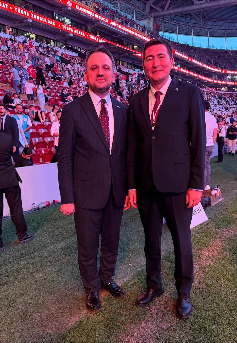 oguzhantuncatr's tweet photo. Değil mi ortada bir sine çarpıyor, yılmaz;
Cihan yıkılsa emin ol, bu cephe sarsılmaz!
#tügva #tügvayazokulu #tügvaankara https://t.co/R8hFb7erdU