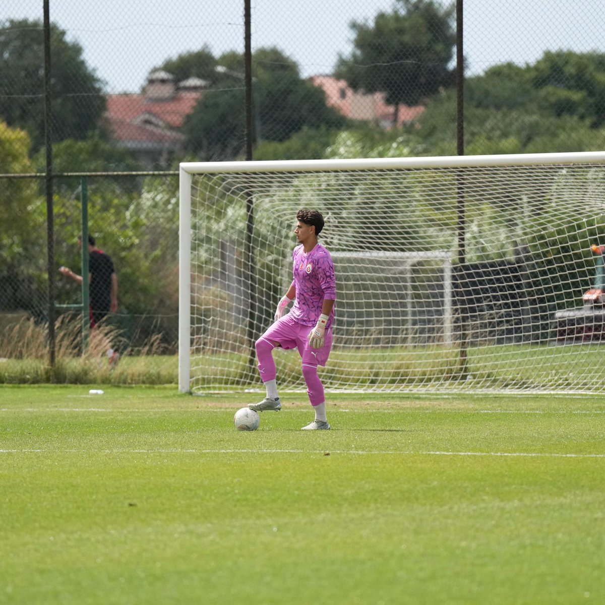 GSfutbolakademi's tweet photo. U19 takımımız, sezon öncesi hazırlıkları kapsamında bugün Beşiktaş U19 takımıyla karşılaştı.

İki takımı da mücadelelerinden dolayı tebrik ederiz. https://t.co/m9EuZGORsZ
