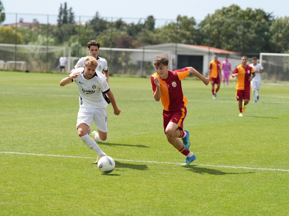 GSfutbolakademi's tweet photo. U19 takımımız, sezon öncesi hazırlıkları kapsamında bugün Beşiktaş U19 takımıyla karşılaştı.

İki takımı da mücadelelerinden dolayı tebrik ederiz. https://t.co/m9EuZGORsZ