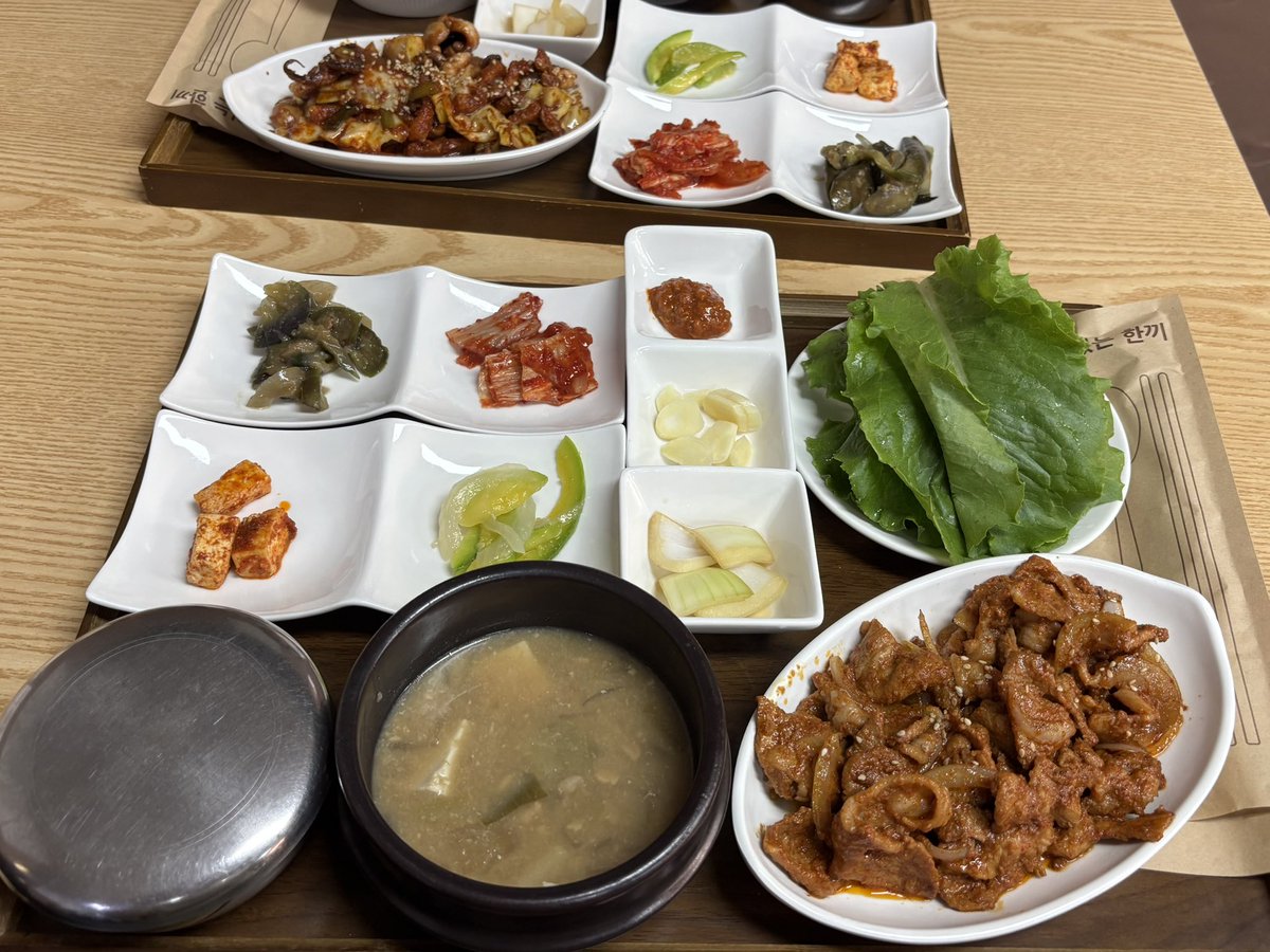 bam_nuo's tweet photo. 군산 맛집 랭킹 1위 곰식당
맑은 청국장찌개랑 제육볶음 조합이 말도안됨 https://t.co/ybEgRRu7rm