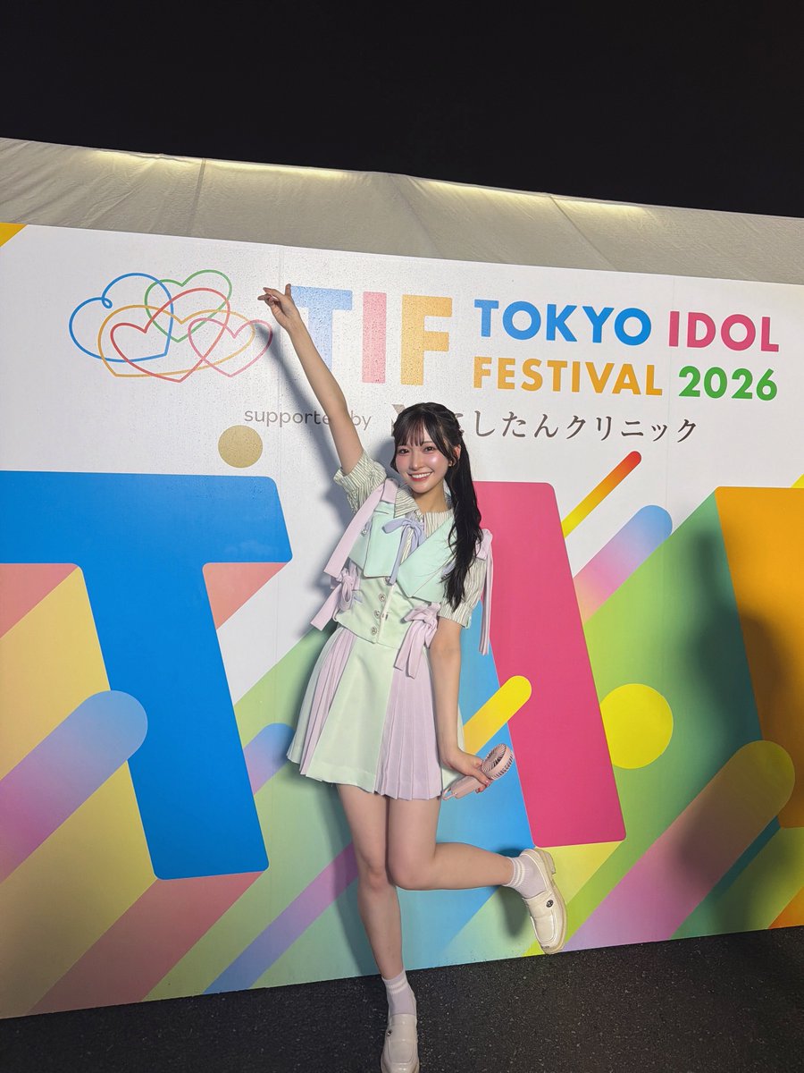 yamada_momoka__'s tweet photo. #TIF2026 ありがとうございました🔥✨️
雨も吹き飛ばしちゃうくらい
最高なアチアチ空間でした！！！

みんなのコールがとっても嬉しかった💭
ももかわいいもたくさん！ありがとう🍑
ノンフィクションも初披露も楽しかった！

ステージ前➞後のやまももです⸝⸝ᴖ ·̫ ᴖ⸝⸝ 
#ニアジョイ https://t.co/iknn483y03