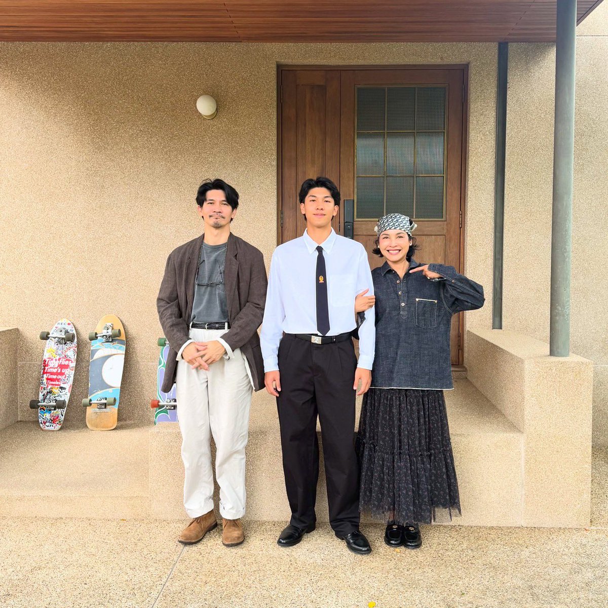 beingjustbeing's tweet photo. น้องคุนลูกชายคนโตพี่หน่อยพี่เคนเข้ามหาวิทยาลัยแล้ว ฮือออออ ภุมิใจไปด้วย เหมือนติ่งตั้งแต่พี่สาวไม่แต่งงาน จนแต่งงาน ลูกโต ดีใจกับเค้า และชอบรอยยิ้มบ้านนี้มากกกก ยิ้มสวยทุกคนเลย 🥺🫠🥰💞💞💞💞 https://t.co/0RWWbWkS3m