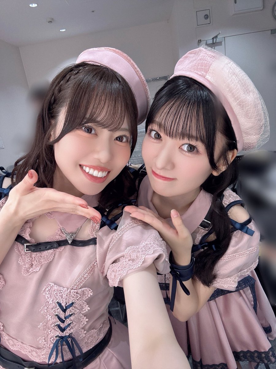 SayuriDate's tweet photo. #ちゅーとりえらいぶ2026_Day1
昼の部、夜の部ともに
ありがとうございました！💫🐦(←ｴﾗﾁｬﾝ)

バラエティパートでみんなとみなさんとで
ワーーーっ!!!と笑い合った後のパフォーマンスパートね...！🙌
青春すぎる時間で大好きだなぁ🥹
MVPの2人もおめでとうだよ〜！！🎂💍
(セトリについても語り合いたい🥲🫶✨)

そして改めて！
タイムマシーン3号さん、藤田アナ
ありがとうございました！！！！！
もうゲラゲラ笑っちゃってお腹痛かった...🤣
またいつか絶対お会いできますように！🔥
藤田アナは明日もよろしくお願いしますっ！🙇‍♀️

(そしてOPEN THE G☆TE!!!のお衣装ね、
今回はお団子じゃないの！！🍡
リボンの位置も新鮮だったよ〜！)

沢山汗かいたと思うから、
しっかり水分と栄養摂って
元気で笑顔でいてねーーーーっ！🤭

🧡澁谷かのん 役 伊達さゆり🎧

#タイムマシーン3号 さん
#藤田アナ
#lovelive #Liella!