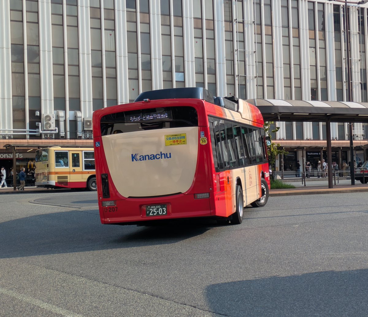 odakyu_kanachu's tweet photo. 2026.8.1　神奈川中央交通　平塚営業所　ひ207号車　ZAC-LV828L1
207号車は去年、初めて神奈中に導入されたエルガEVです😄
今日は平11 ららぽーと湘南平塚循環に就いていました。エルガEVは神奈中ではまだ、貴重な存在ですね😊
走行音が静かでとても快適でした。
今後はどのくらい増えるのでしょうか🤔 https://t.co/U1ml0bR6QM