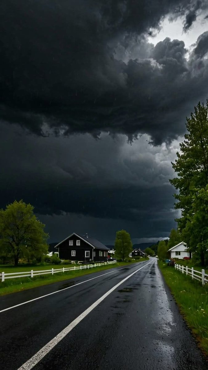 natureegloomy's tweet photo. i was born to love this kind of weather https://t.co/pAA2Wjx4mp
