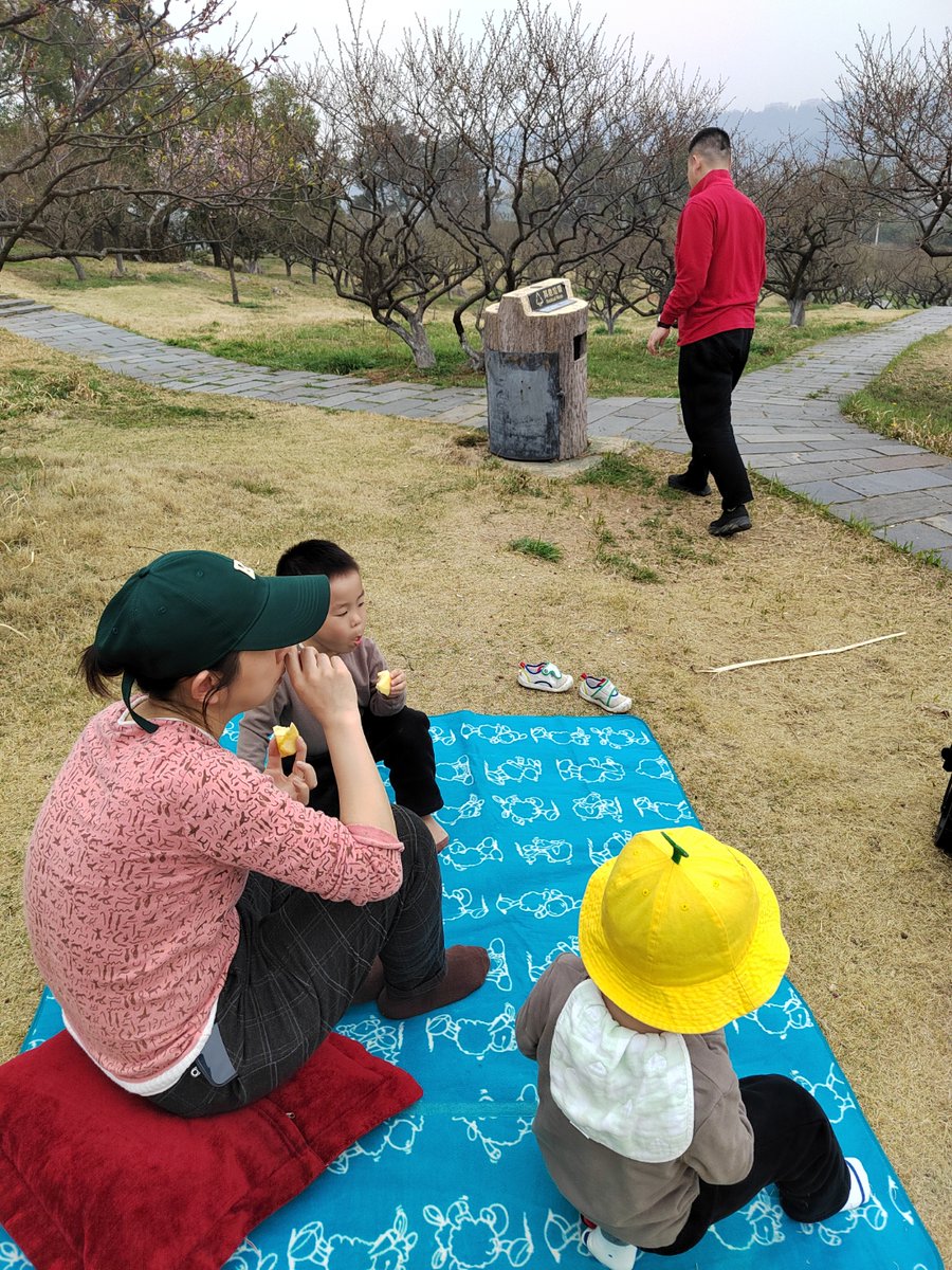 GrazynaWerwu8c's tweet photo. Laughter + messy crafts + quality time = the best Sunday with my little one  Every smudge and silly moment makes this day unforgettable.， https://t.co/PefdRZoWMJ