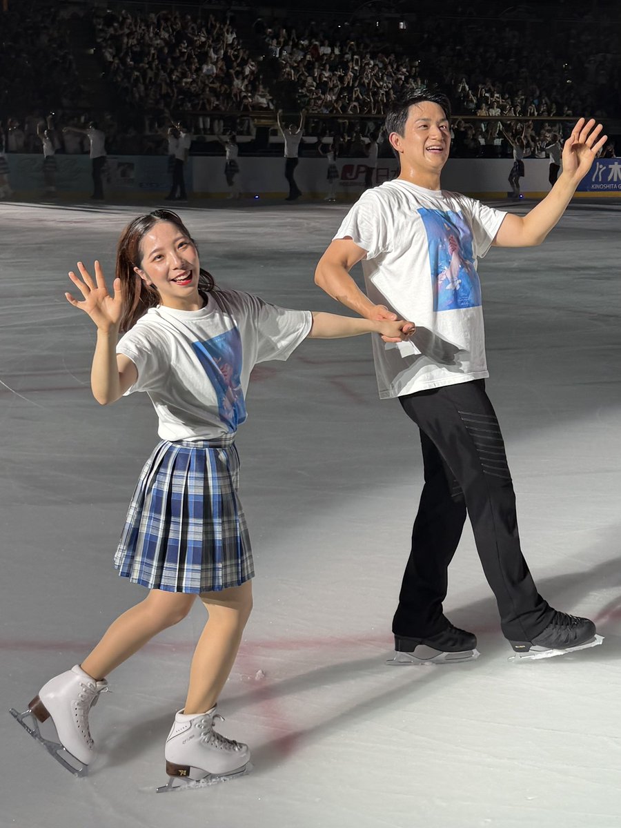 casablancaj22's tweet photo. こんな素敵で豪華なショーを開催してくれてありがとうございます😊
客席上までびっしりでしたね。五輪金メダリスト🥇は圧巻の滑りでした👏👏
#THEDESTINY
#りくりゅう https://t.co/oMQcKrBa0n