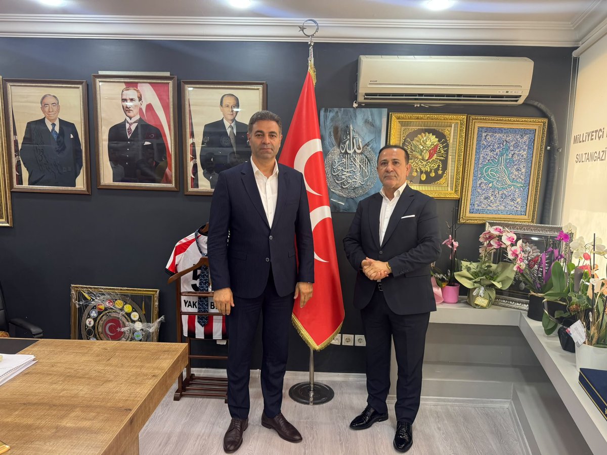 _MHP_sultangazi's tweet photo. Batmanlı değerli  iş insanı Sn. Abdurrahman Eren ve kıymetli akrabaları, İlçe Başkanımız Sn. Yakup Bildik’i ziyaret ettiler.

Nazik ziyaretlerinden dolayı kendilerine teşekkür ediyor, çalışmalarında başarılar diliyoruz.

#sultangaziilebulusuyoruz #sultangaziilekucaklasiyoruz https://t.co/81xphckzO1