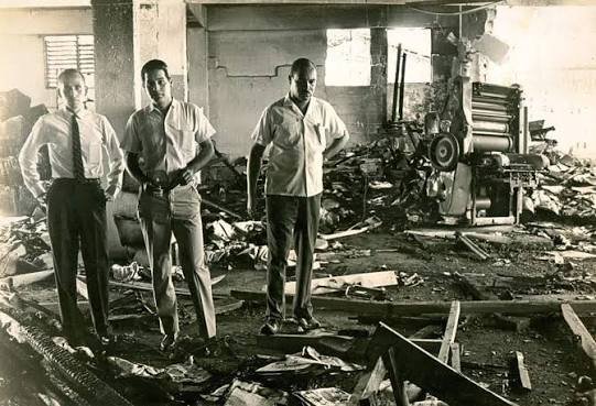 OmyRD's tweet photo. ...soy de la generación que ama sentarse cerca de la rotativa y ver la magia salir, El Nacional, surgió de una transformación de la Revista Ahora que de pequeña acompaño mis días de soledad en la Romana...aún tengo aquí alguna. Legado del titán de la tinta Molina Morillo. https://t.co/mG7e1KLOXY