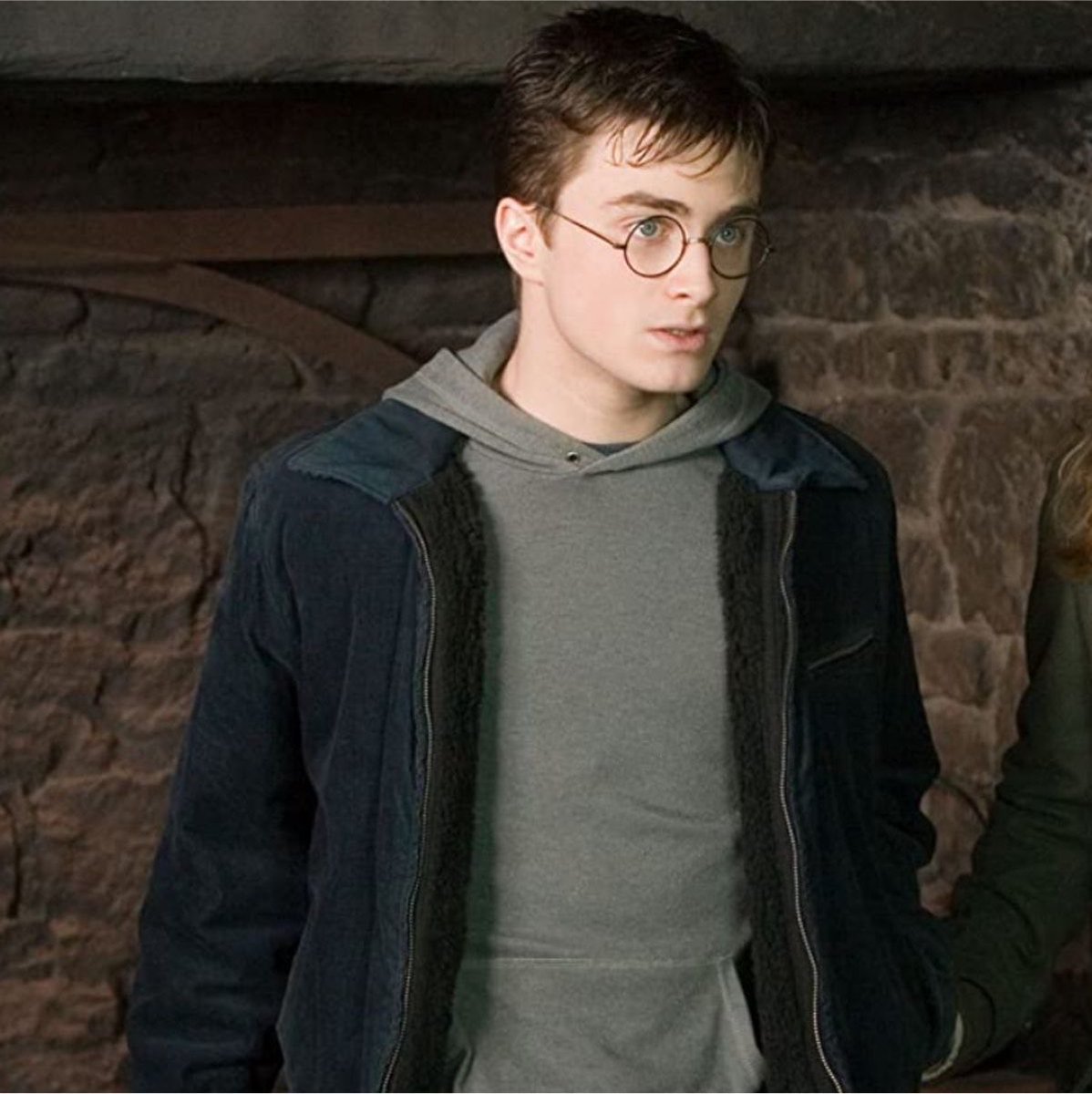 hpakgae's tweet photo. the peak of Harry’s swag is when he puts another jacket over his hoodie https://t.co/6f8fotm5uo