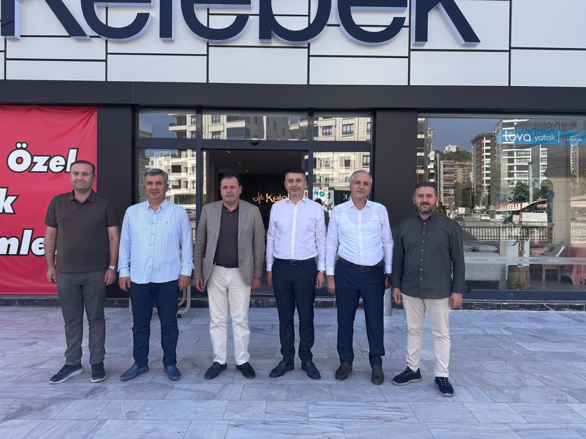 mdoganyetim's tweet photo. Yönetim Kurulu Üyemiz Metin İlengiz’in yeni açtığı  Kelebek Mobilya Mağazası’nı, Meclis Başkanımız Serhat Karadağ, Yönetim Kurulu Üyemiz Ahmet Önkol, Meclis Üyemiz Mehmet Küçük ve Disiplin Kurulu Üyemiz Hasan Gergerli ile birlikte ziyaret ettik.

Ziyaretimiz kapsamında mobilya sektörünün mevcut durumu, üretim ve ticaret faaliyetleri, sektörün beklentileri ile ilimiz ekonomisine katkı sağlayacak çalışmalar üzerine verimli istişarelerde bulunduk. İş dünyamızın güçlenmesine katkı sunacak ortak çalışma alanları hakkında görüş alışverişinde bulunduk.

Nazik ev sahipliği ve misafirperverlikleri dolayısıyla Yönetim Kurulu Üyemiz Metin İlengiz’e teşekkür ediyorum.

@sanliurfatso @mtnilengiz @serhatkrd @Ahmetonkool @mehmetkucuk063 @HasanGergerli  @TOBBiletisim @RHisarciklioglu