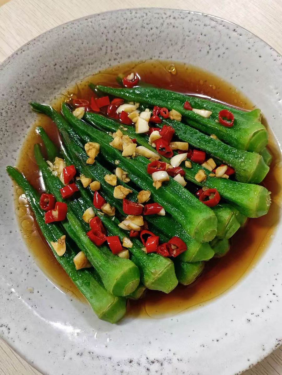 TrinidadValn2n's tweet photo. [今日鲜采食材直达！带泥黄心土豆、带刺鲜秋葵、现杀土猪大排，新鲜度拉满，逛市集就能兜走～]， https://t.co/rHf4ioOEgO