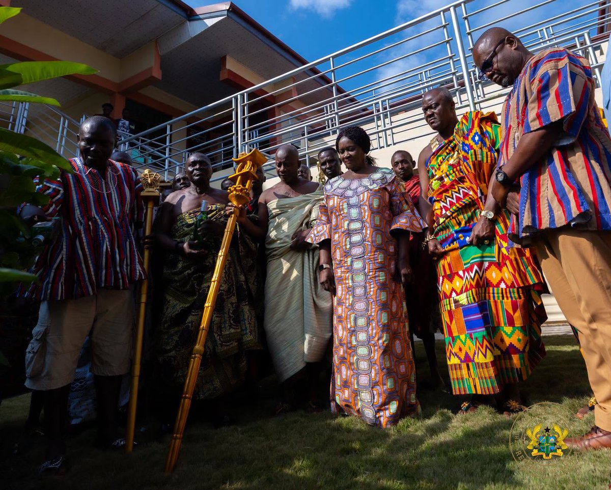 utvghana's tweet photo. Vice President Professor Naana Jane Opoku-Agyemang has met with the Central Regional House of Chiefs in Cape Coast during a courtesy call to discuss issues of regional development.

#UTVGhana https://t.co/9XnNBbSFaU