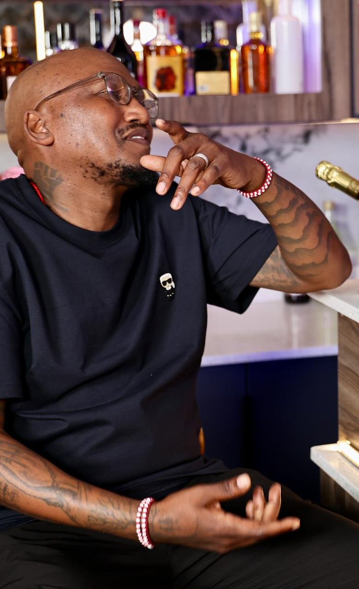 zola_hashatsi's tweet photo. Still to come on #PouringOut my brother @thabisomakhethagp you don't want to miss it. Please subscribe to our YouTube channel @Tigere_24 .
Cc @archie_tigere @tigerecreatives @PhashaStudios https://t.co/5TzweQcxZc
