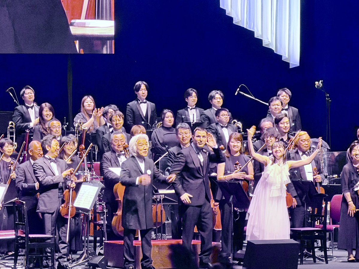 tachibanajp2019's tweet photo. 今天來聽芙莉蓮的演唱會真是太感動
一幕幕的畫面搭配現場的交響樂
感覺冒險又開始了呢
milet還唱了1、2部的片尾曲
今天她的衣裝跟表演都太棒了
能看到她享受在表演真是太好了🥹

#フリーレンコンサンイ 
#milet https://t.co/ZgDuW9VWQq