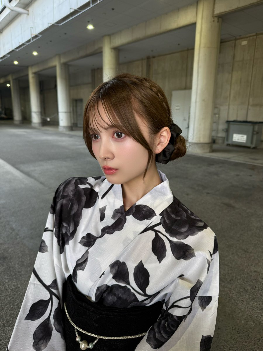 miyuu_mizushima's tweet photo. 「#AKBが好きish 」握手会１日目
ありがとうございました！

夏の風物詩の浴衣を着てみました🎐

帯のレースが可愛い大人な黒色の浴衣を
選んでみたのですがいかがでしたか〜？🖤

沢山褒めていただけて嬉しかったです！

また明日も皆さんと会えるのを
楽しみに待ってるね🌻 https://t.co/pHtvHw11jh