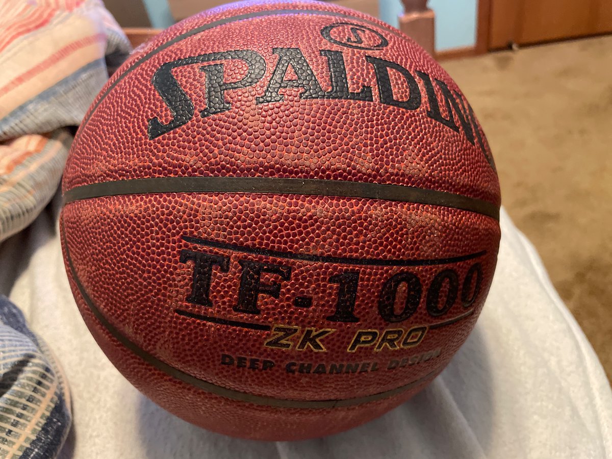 jt_buckets's tweet photo. When you love basketball you destroy Spaldings#leather https://t.co/zEhX9OxpUE