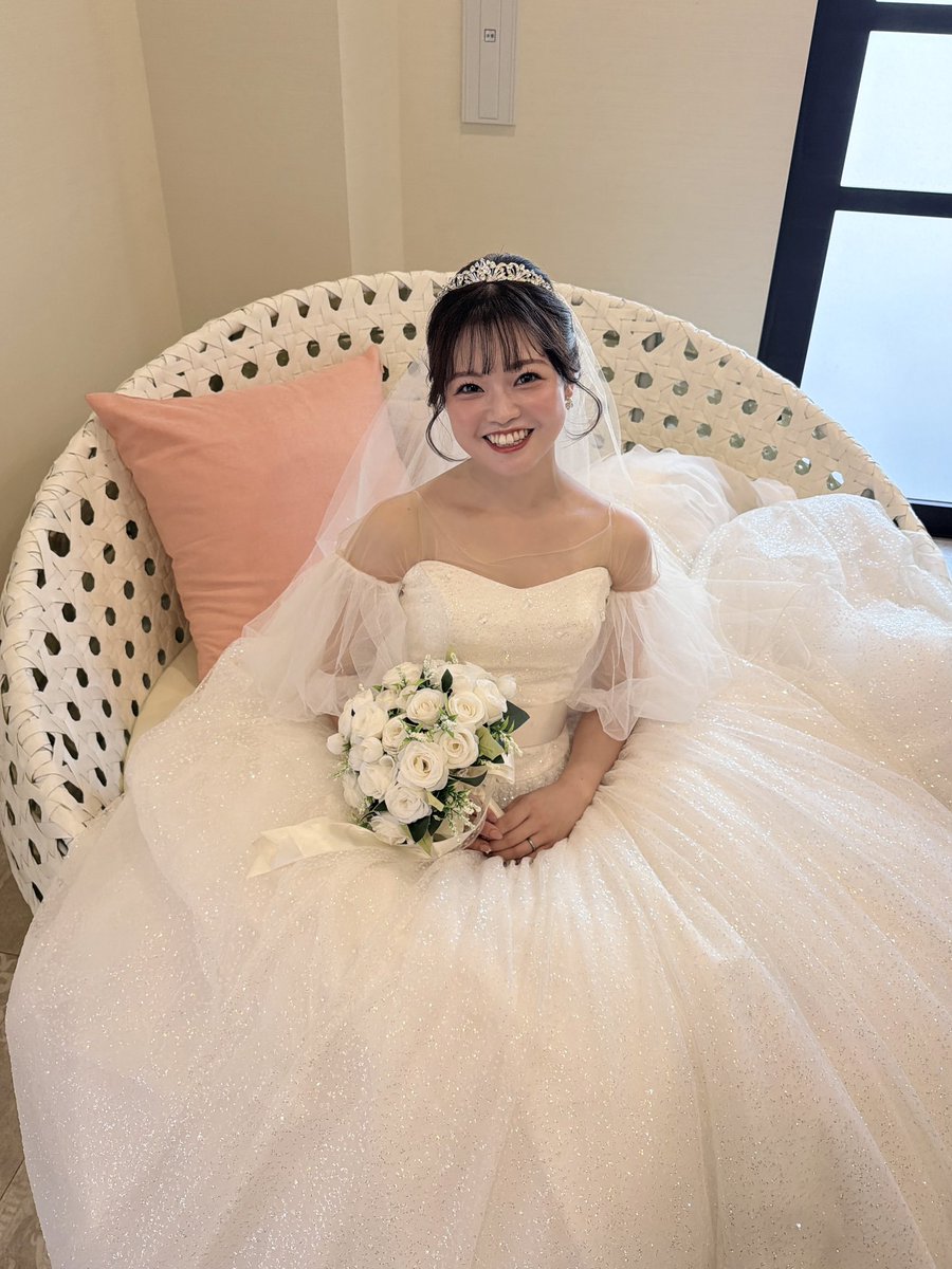 aoi_m_531's tweet photo. 初めてのウェディングのお仕事
ドキドキだったけど楽しかったです♡
ドレスとっても素敵だった〜💐💖
#松柏園ホテル
#親子でウエディング
#北九州結婚式 https://t.co/mscq4wjFYr