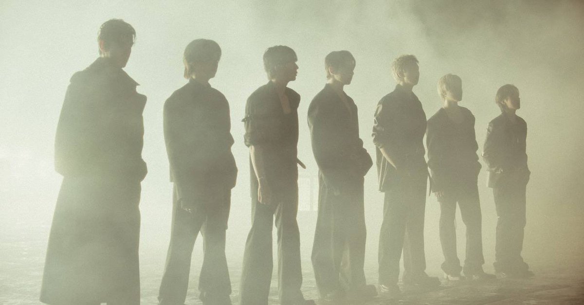 Taegi_outro's tweet photo. Actualización del Director del documental de Netflix de BTS, Bao M Nguyen en IG | #BTS 

Hace aproximadamente un año, comencé a documentar la reunión de BTS.

Descubrí no solo uno de los grupos más grandes del mundo, sino también a siete artistas que, a pesar de su increíble éxito, siguen siendo increíblemente humildes, que se guían por sus principios y que nunca pierden de vista quiénes son y para quién lo hacen.

Fue un gran honor para mí pasar tiempo con ellos y comprender mejor esa conexión extraordinaria que los une con ARMY. La confianza que depositaron en mí, al permitirme contar este capítulo de su historia, nunca la tomaré a la ligera.

Al revisar estas imágenes, estoy agradecida a BTS, a ARMY y a todos los que hicieron posible este año inolvidable.