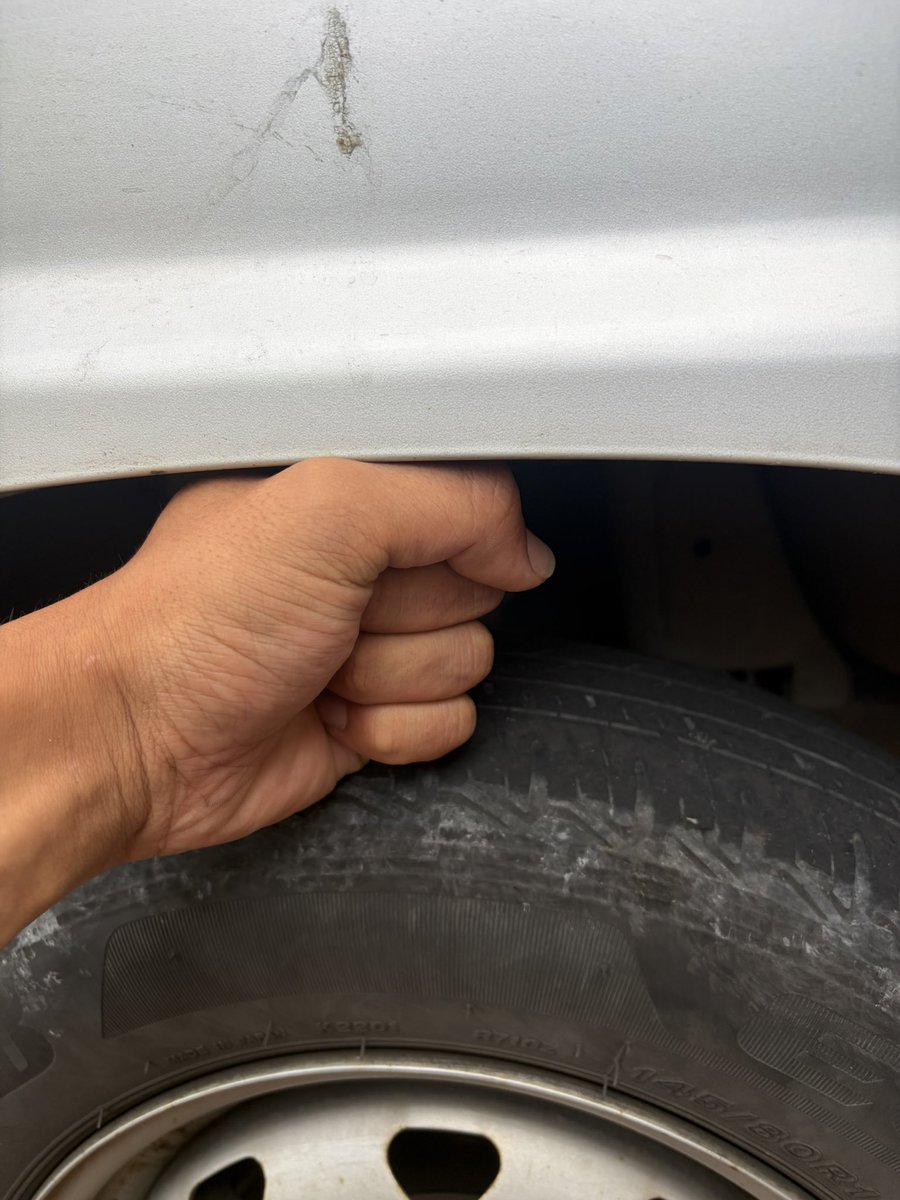 ottonmen2468's tweet photo. 左のフロントのスプリングへし折れて左だけ車高調入れたみたいになってしもた。 https://t.co/q9vw0wezKB