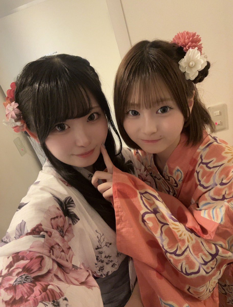 seto_haruna's tweet photo. 浴衣特典会ありがとうございました🎇
ぴんくだと思わなかったでしょ！
みんながたーーーーくさん褒めてくれたから自己肯定感爆上がりしたよ^^
髪の毛はりのまるにやってもらったんだ❣️
ゆずと髪型一緒だったのさ！！髪飾りはゆずの！借りた！ https://t.co/Lqs0SIx5ge