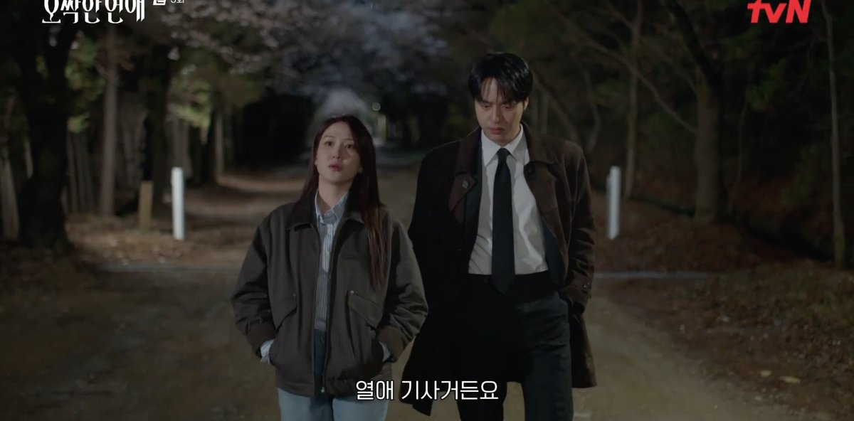 licoriceroots's tweet photo. #SpookyinLove #SpookyinLoveEp5

⚖️ i saw your engagement news with your boyfriend
🧤 it's not an engagement but a dating news
⚖️ so you did acknowledge that you two are dating huh
🧤 then there will be denied dating news after that
⚖️ so he isn't your boyfriend?!
🧤 why does it matter to you whether he is my boyf or not? aren't you the one who proudly arm in arm with your girlfriend?
⚖️ girlfriend? she was the one who did it! i never do that. also she is DEFINITELY NOT my gf. our relationship is like earth and the moon, we can't be close to each other
🧤 earth and the moon? must be nice then you two must've come in a SET together
⚖️ is the earth and the moon analogy make you feel offended?
🧤 i'm just stating a fact ok? and who said i feel offended?
⚖️ then should i change it? how about andromeda? isn't it perfect?