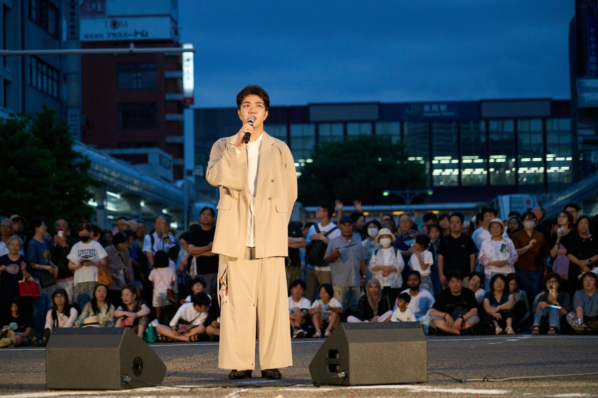 miya_03_06's tweet photo. 長岡まつり前夜祭で
登場した長岡市出身の中澤卓也さん！

とても素晴らしい歌声でした🎵

2026.8.1 https://t.co/k0IlDU0oWM