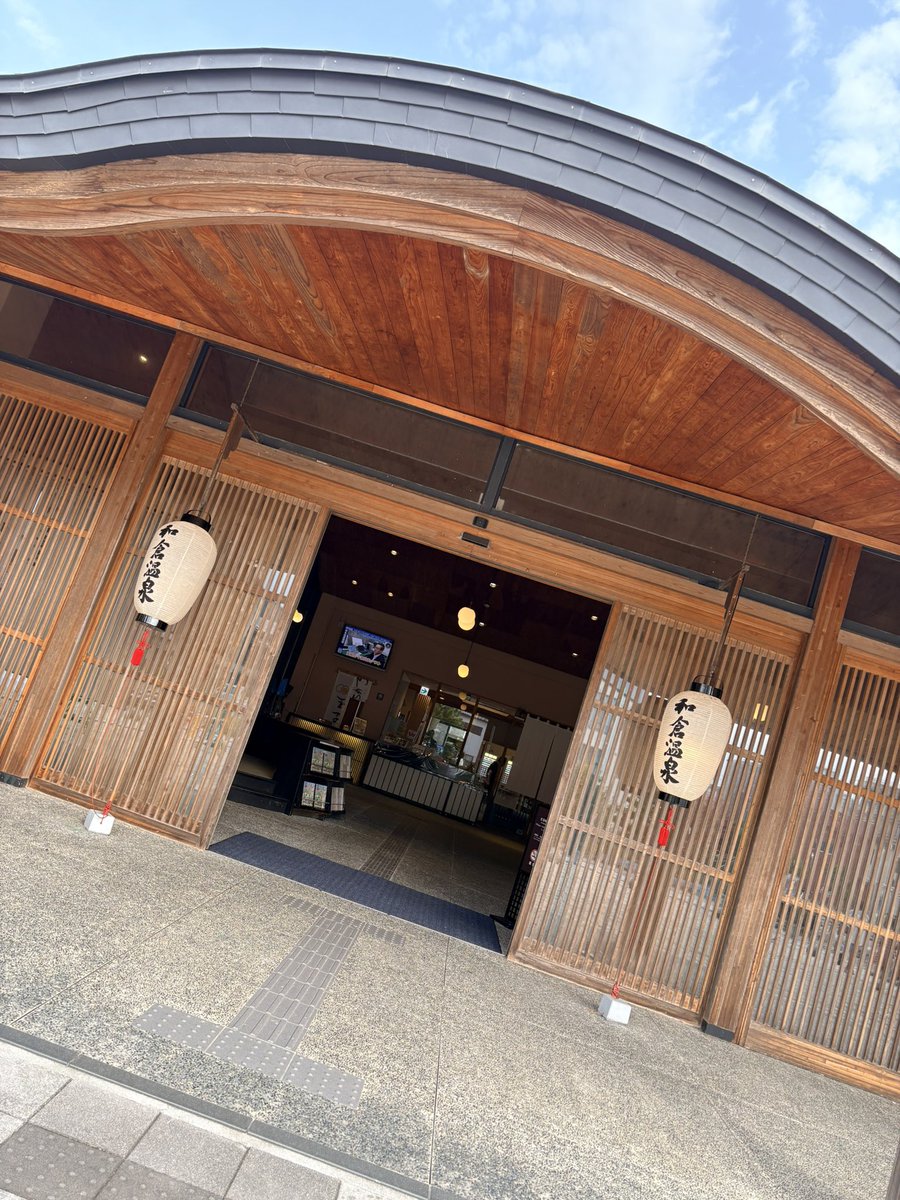 GowgowR's tweet photo. プライベートのタナカサンが
ワタスの人生で
1番近い距離にいたってコトがスゲイ

和倉温泉は　まだまだ復興の途中
まだまだ爪痕も残ってる

隆起した道路や斜めになった電柱や建物
その状況下で暮らしている人たちが
たくさんいる

目の当たりにしてきた https://t.co/NVuULsdmIG