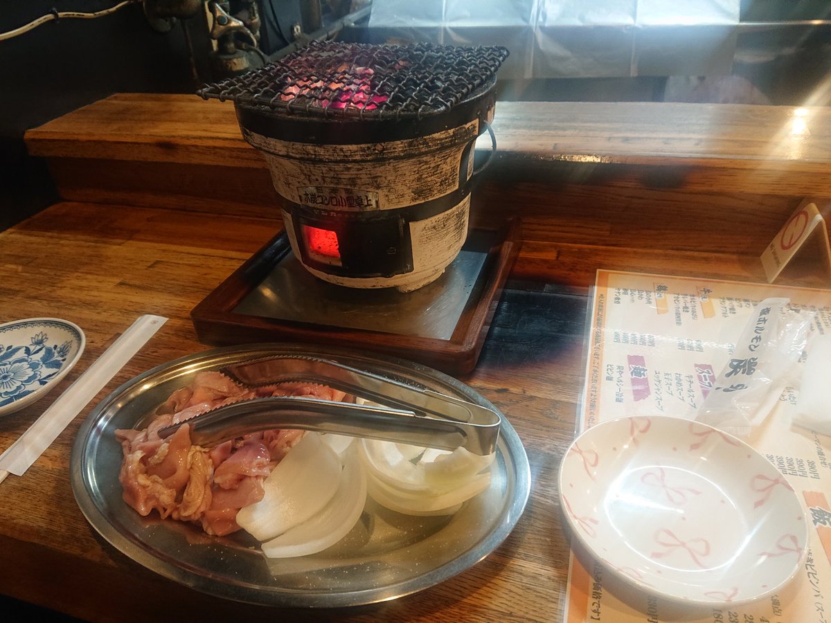 yuutarDASH's tweet photo. さんろく祭り会場で、あいつが
いたので焼き肉屋さんに退避 https://t.co/GR7RpgcPHC