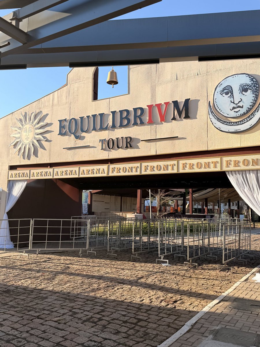 ShowPopMedia's tweet photo. ELA DA O NOME! Entrada da EQUILÍBRIVM TOUR, de Anitta. https://t.co/1ZcMJExvtt