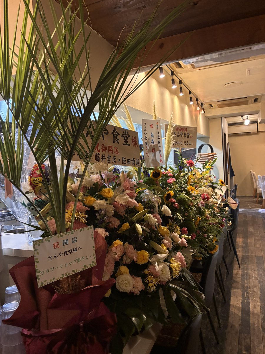 HLvGrfJAIn29081's tweet photo. 本日グランドオープン初日、沢山のご来店ありがとうございました🙇‍♂️
至らぬ点も多々ありましたが、お客様に楽しんでもらえたのかと思います

本日含め明日から一歩一歩進み地域に密着したお店を作っていきたいと思います！

本日は本当にありがとうございました！ https://t.co/hCUUXoV8NE