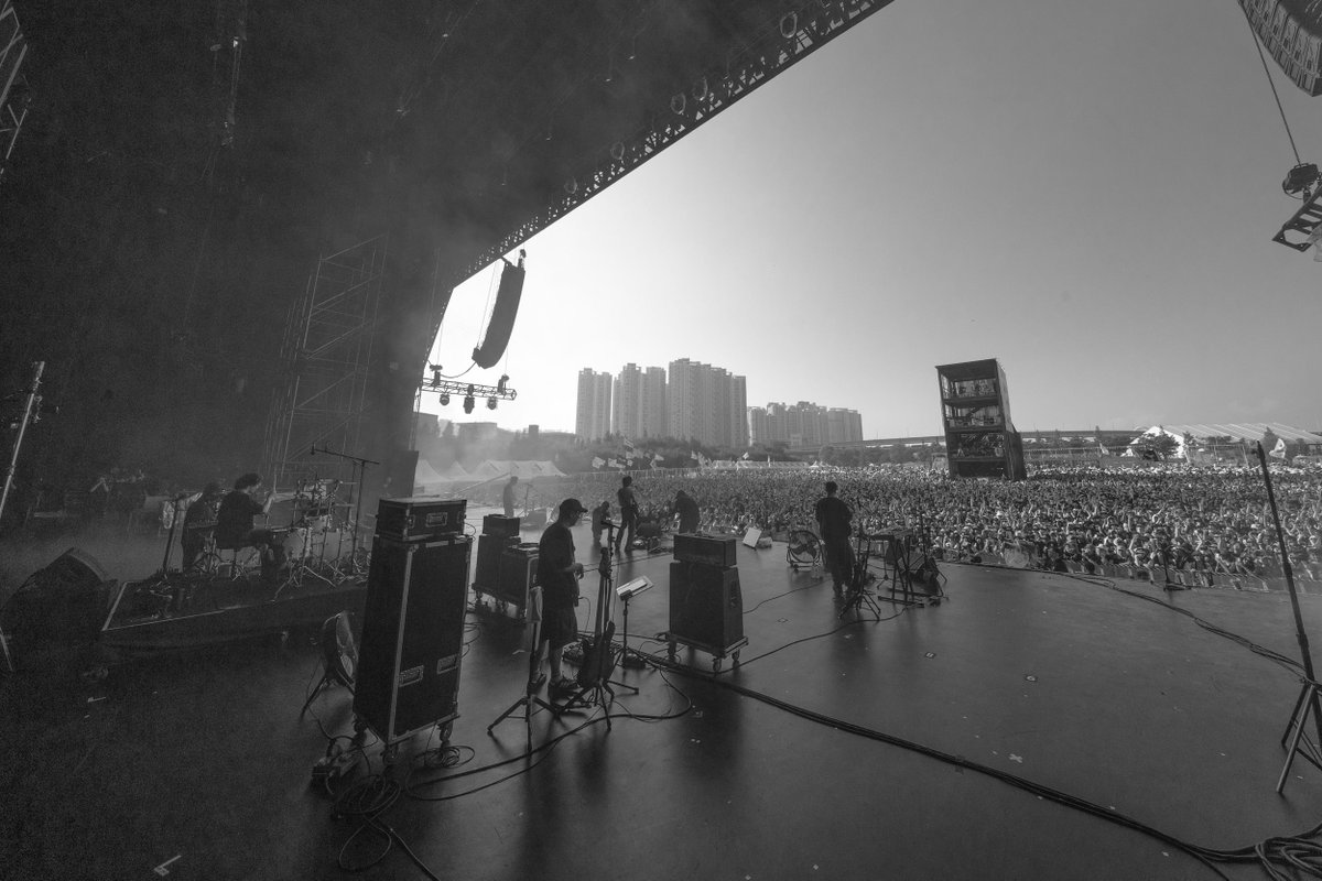 official_lsy's tweet photo. 𝟮𝟬𝟮𝟲 𝗜𝗻𝗰𝗵𝗲𝗼𝗻 𝗣𝗲𝗻𝘁𝗮𝗽𝗼𝗿𝘁 𝗥𝗼𝗰𝗸 𝗙𝗲𝘀𝘁𝗶𝘃𝗮𝗹

𝗦𝗲𝘁𝗹𝗶𝘀𝘁 
01. 폭포 (Waterfall)
02. PunKanon
03. 들려주고 싶었던 (Unspoken)
04. 허튼소리 (Gibberish)
05. 뒤척이는 허울 (Warped Exterior)
06. 폭죽타임 (POKZOOK TIME)
07. 비싼 숙취 (Pricey Hangover)
08. 없을걸 (Never)
09. 역성 (Anthems of Defiance)
10. 들키고 싶은 마음에게 (An Ode to the Unseen Hearts)

#이승윤 #LEESEUNGYOON
#PENTAPORT