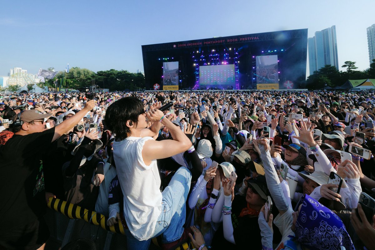 official_lsy's tweet photo. 𝟮𝟬𝟮𝟲 𝗜𝗻𝗰𝗵𝗲𝗼𝗻 𝗣𝗲𝗻𝘁𝗮𝗽𝗼𝗿𝘁 𝗥𝗼𝗰𝗸 𝗙𝗲𝘀𝘁𝗶𝘃𝗮𝗹

𝗦𝗲𝘁𝗹𝗶𝘀𝘁 
01. 폭포 (Waterfall)
02. PunKanon
03. 들려주고 싶었던 (Unspoken)
04. 허튼소리 (Gibberish)
05. 뒤척이는 허울 (Warped Exterior)
06. 폭죽타임 (POKZOOK TIME)
07. 비싼 숙취 (Pricey Hangover)
08. 없을걸 (Never)
09. 역성 (Anthems of Defiance)
10. 들키고 싶은 마음에게 (An Ode to the Unseen Hearts)

#이승윤 #LEESEUNGYOON
#PENTAPORT