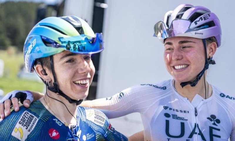 Pucurull's tweet photo. Avui, dues ciclistes catalanes, Mireia Benito, de Llorenç del Penedès, i Paula Blasi, d'Esplugues, han començat el Tour femení. 
Molta sort!!! https://t.co/gvzkB0l0S3