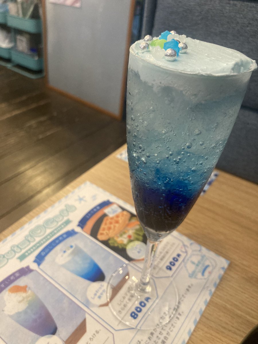 yama1122334's tweet photo. #SuimiCafe 水曜お昼のASMRと稀に鳴るお腹の音(2回リアタイに成功)が助かるあまみすいさんとVのお母様の森山しじみ先生のコラボカフェ寄ってきました
確かに胸元にハート型の穴あってもおかしくない服だけどソロだと実現してたかもなのか…w https://t.co/xuWw3v3ge8