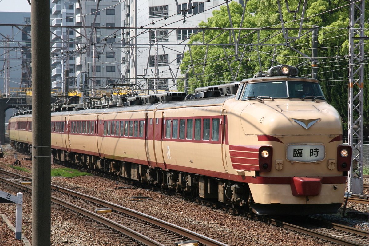 WAU705B's tweet photo. 489系 H3編成【金サワ】

この年のGWに運転された「ふるさと雷鳥」です。前面に雷鳥の看板を付けて欲しかったですねぇ…。行先表示は最高でした。 https://t.co/2i8HKLPTu8