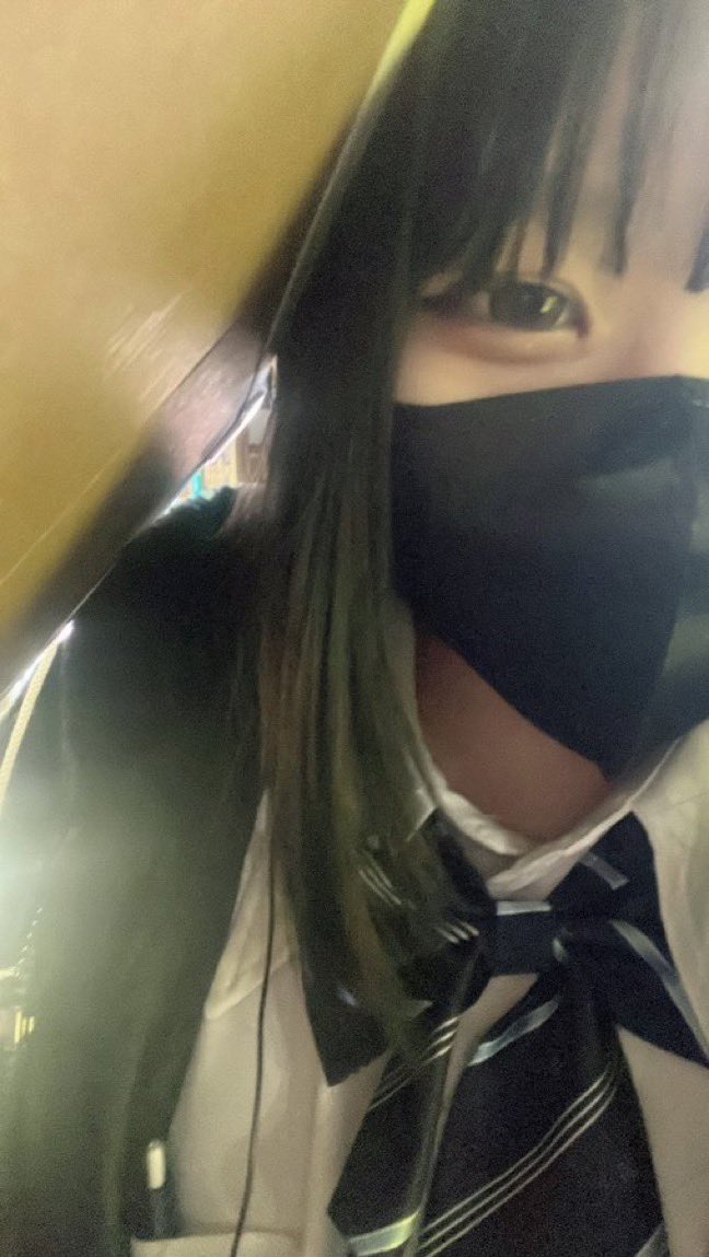 ananzzz909's tweet photo. 昨日誕生で18になりました!
いいねで祝ってー!
これで合法jkだから誰かあお笑 https://t.co/37aQozjkU4