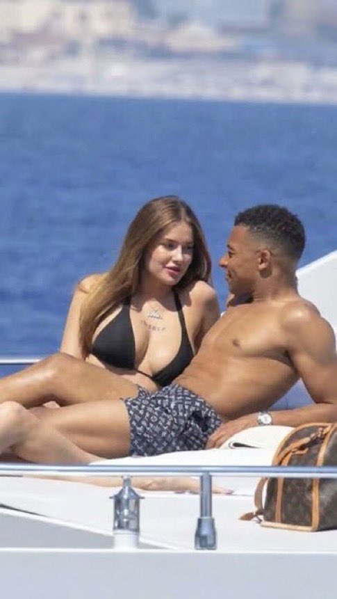 queendiane4you's tweet photo. KILIAN MBAPPÉ Ester’s boyfriend dating history💖

2020 / 🇫🇷 Alicia Aylies
2021 / 🇫🇷 Emma Smet
2022 / 🇫🇷 Inès Rau
2023 / 🇦🇺 Stella Maxwell
2024 / 🇧🇪 Rose Bertram
2025 / 🇧🇷 Dani Grace Almeida
2026 / 🇪🇸 Ester Expósito….love https://t.co/ymRDVAPyAk