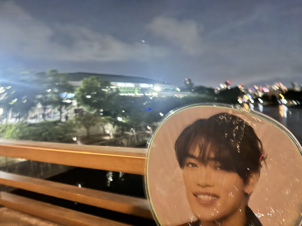 chabomochi's tweet photo. 急な生存報告でかたじけないけど今日の夜公演入ってました💚
スタトロ2列目で目の前で原ちゃんのトロッコ止まって（❗️）連番したマブがめちゃくちゃ叫んで気づいてくれて確定もらいました😍カッコよかったー❣️らぶ🎽 https://t.co/yqADKrnz02