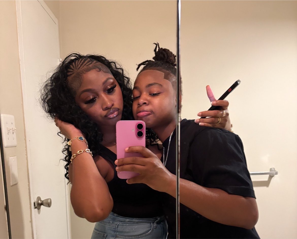 👩🏾❤️💋👩🏾 tweet media