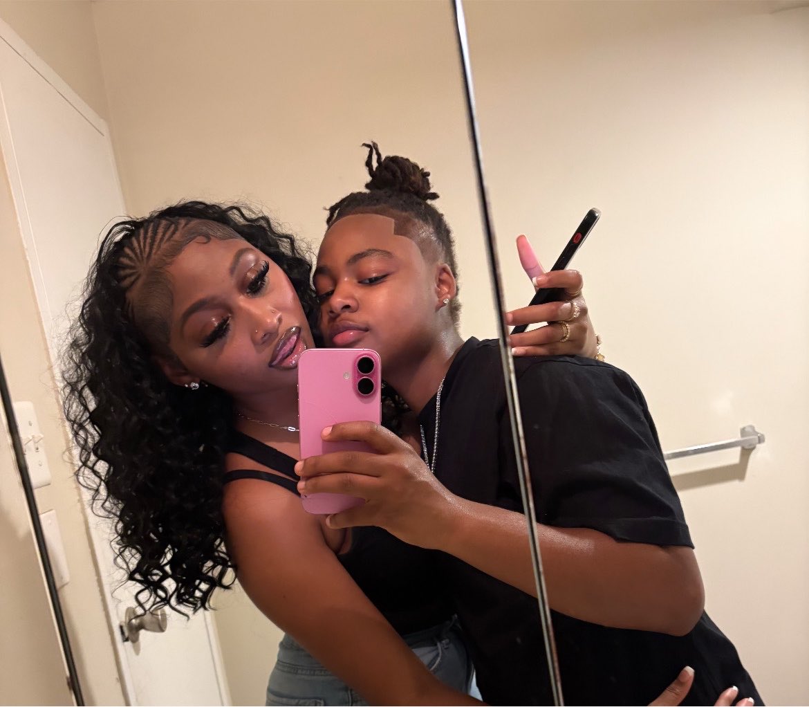 👩🏾❤️💋👩🏾 tweet media