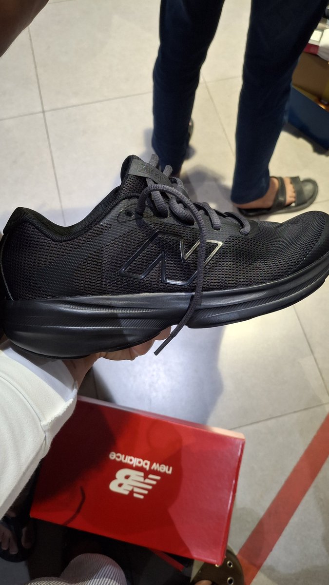 bbangbaang's tweet photo. WTS - Sepatu Running NB size 40,5 (masih like new)

900k (nego tipis) https://t.co/shZ06LnmSu