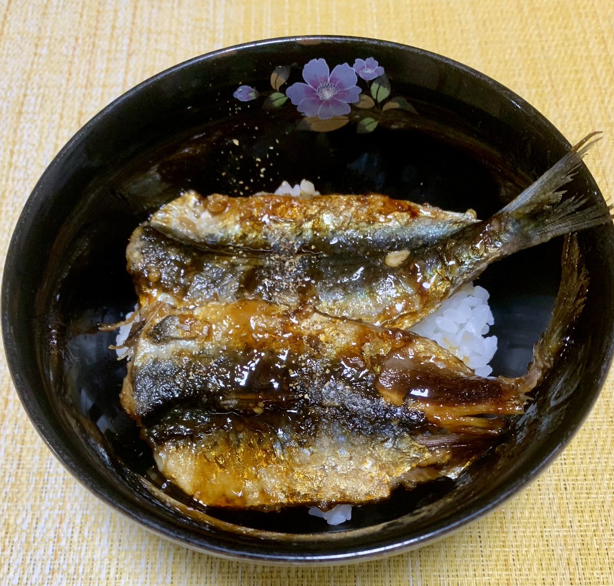 mt_blues_blues's tweet photo. 刮目せよ！！！
イワシの本気を！！

マジでうめえ！！
鰻と甲乙つけ難い！！ https://t.co/IIenVWVj2m